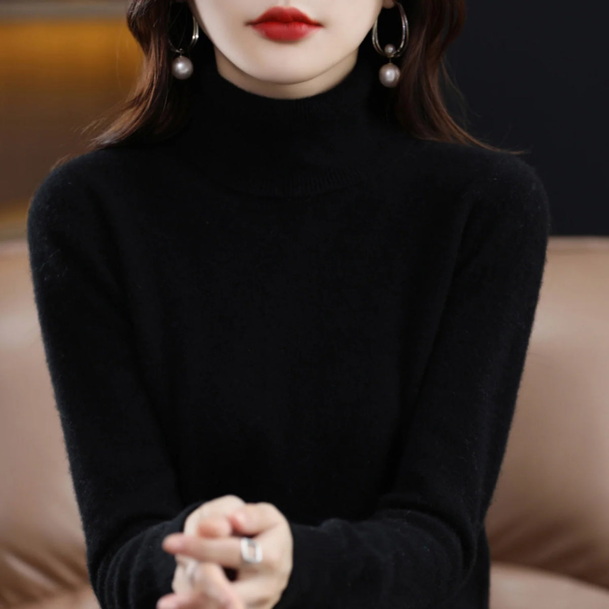 Mock Neck Sweater with a Plain Knit and a Straight Cut