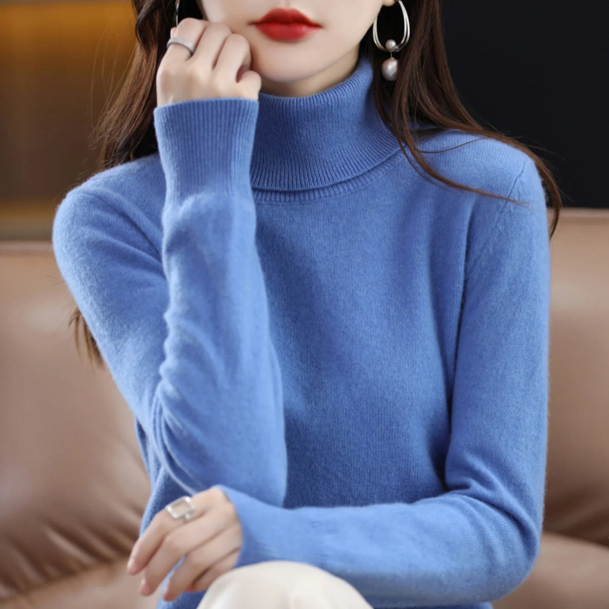 Mock Neck Sweater with a Plain Knit and a Straight Cut