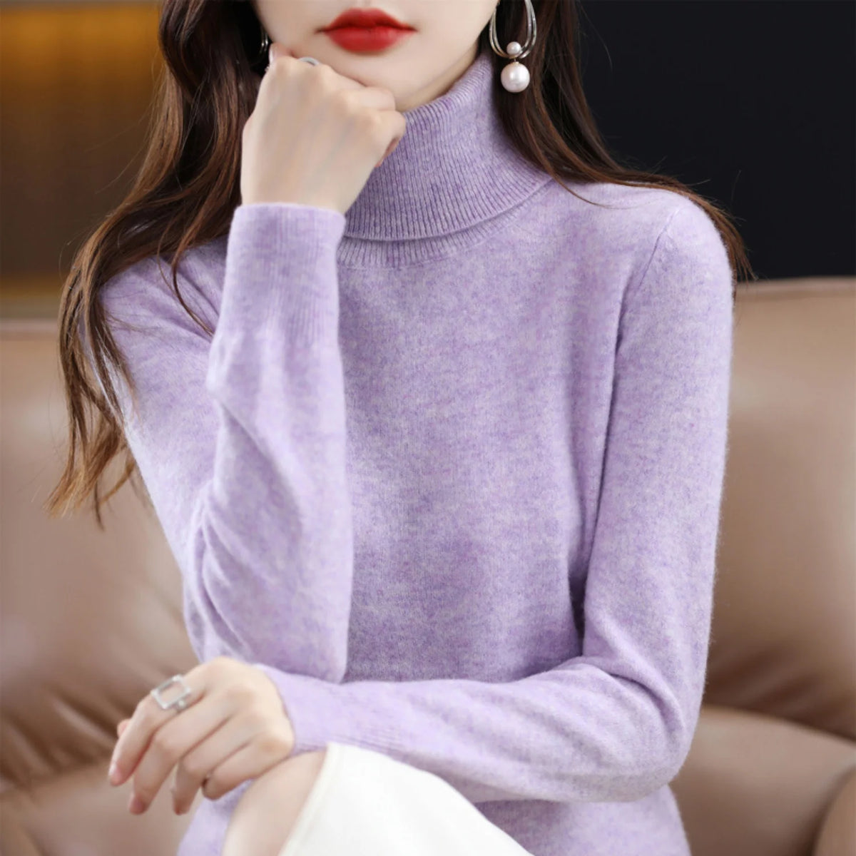 Mock Neck Sweater with a Plain Knit and a Straight Cut