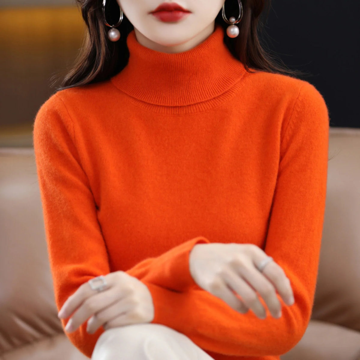 Mock Neck Sweater with a Plain Knit and a Straight Cut