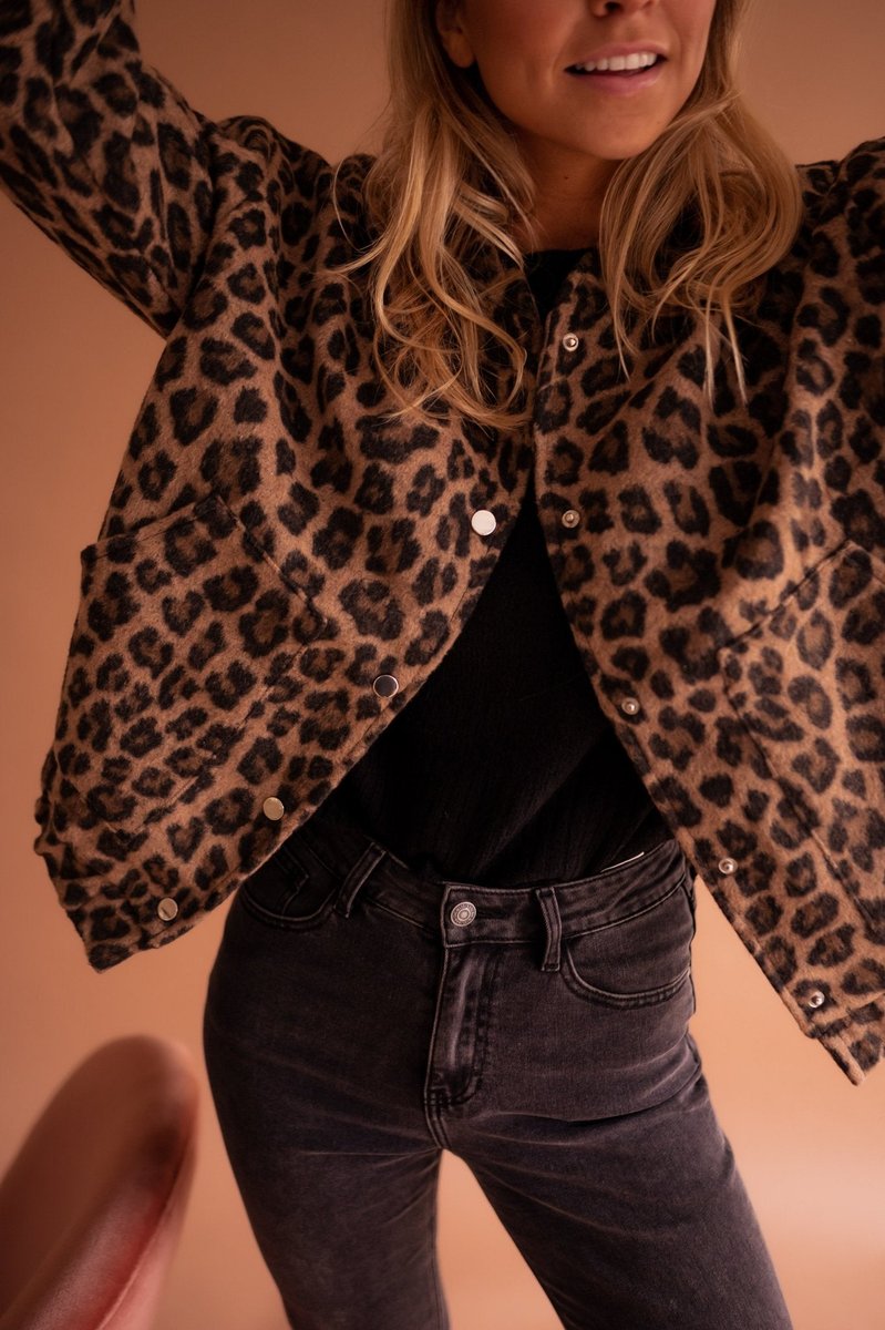 Oversized Quilted Jacket with a Snap Front and Snap-Button Cuffs 1
