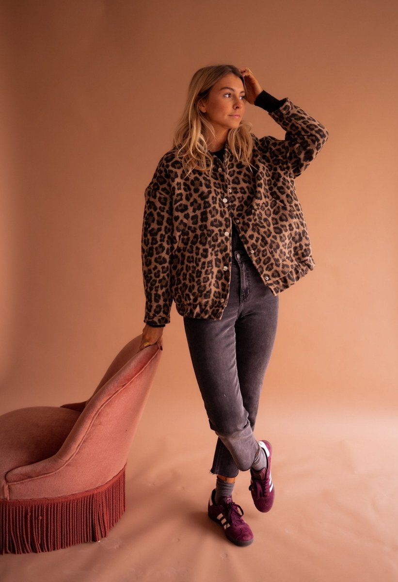 Oversized Quilted Jacket with a Snap Front and Snap-Button Cuffs 3