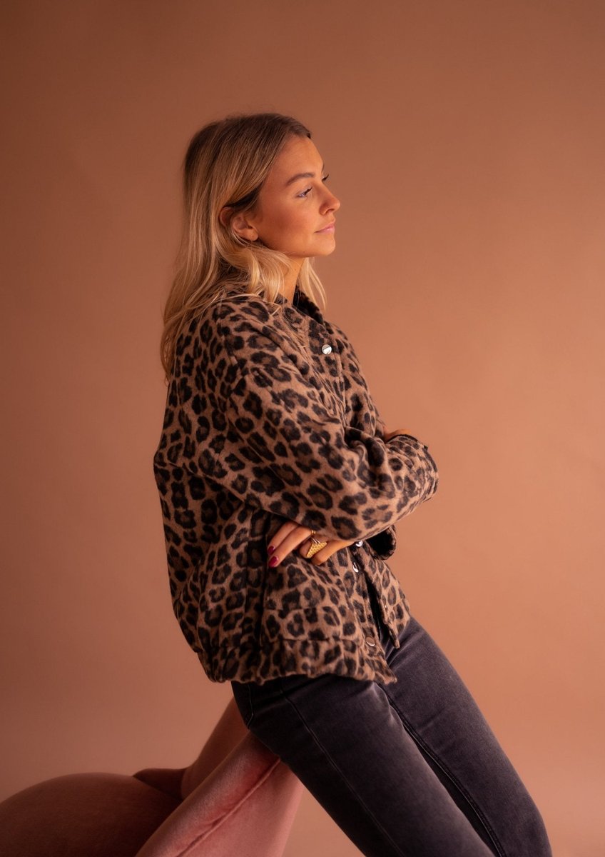 Oversized Quilted Jacket with a Snap Front and Snap-Button Cuffs 5