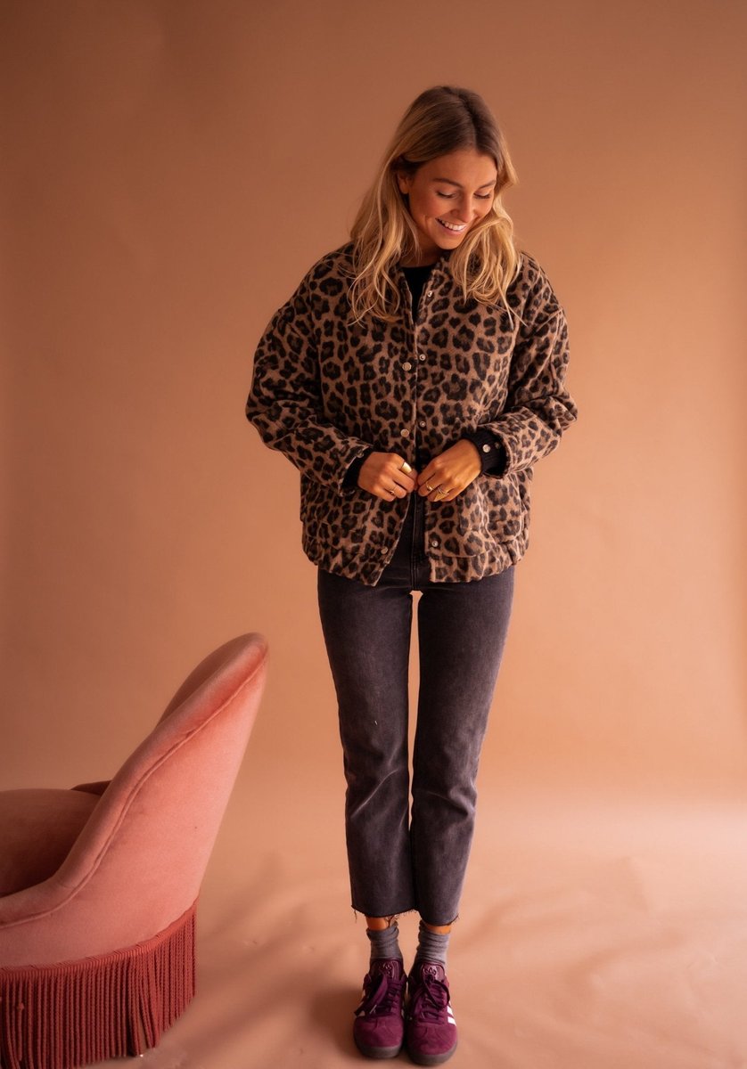 Oversized Quilted Jacket with a Snap Front and Snap-Button Cuffs 8