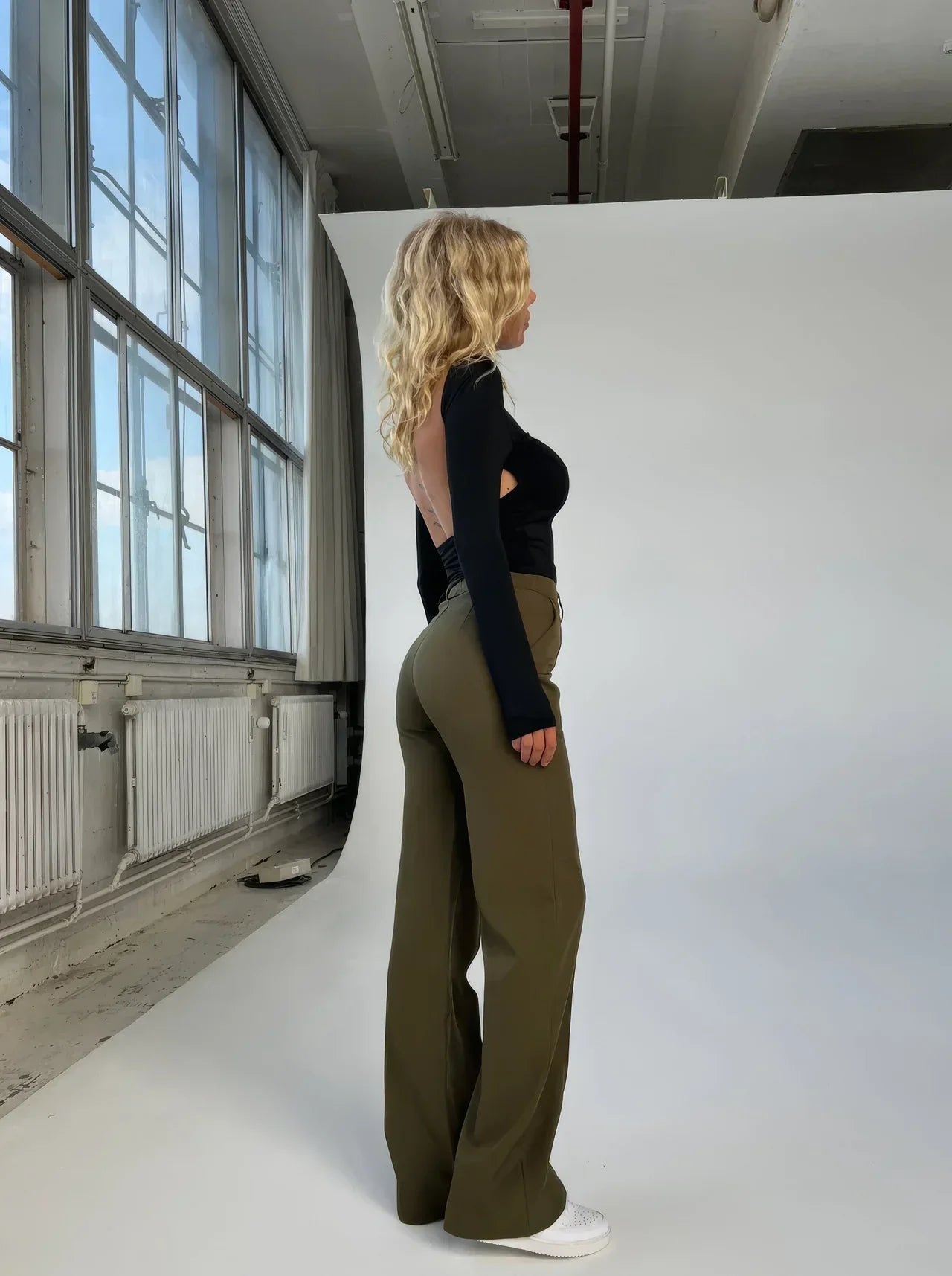 High Waist Wide Leg Trousers with Front Seam Detail and Pockets in Green
