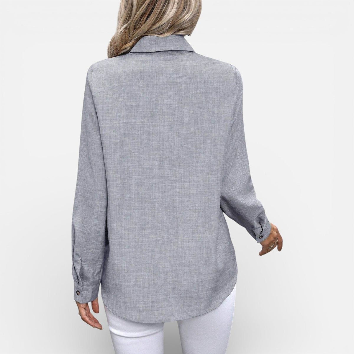 Long Sleeve Button-Up Shirt with a Classic Collar and Relaxed Fit