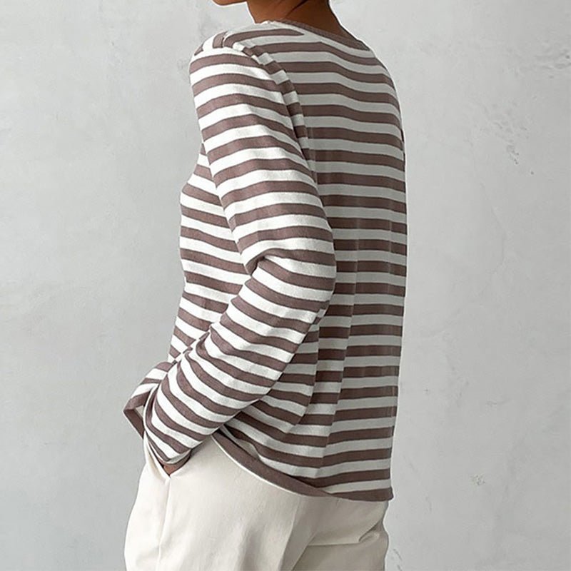 Relaxed Striped Sweater with a Crew Neck and Long Sleeves
