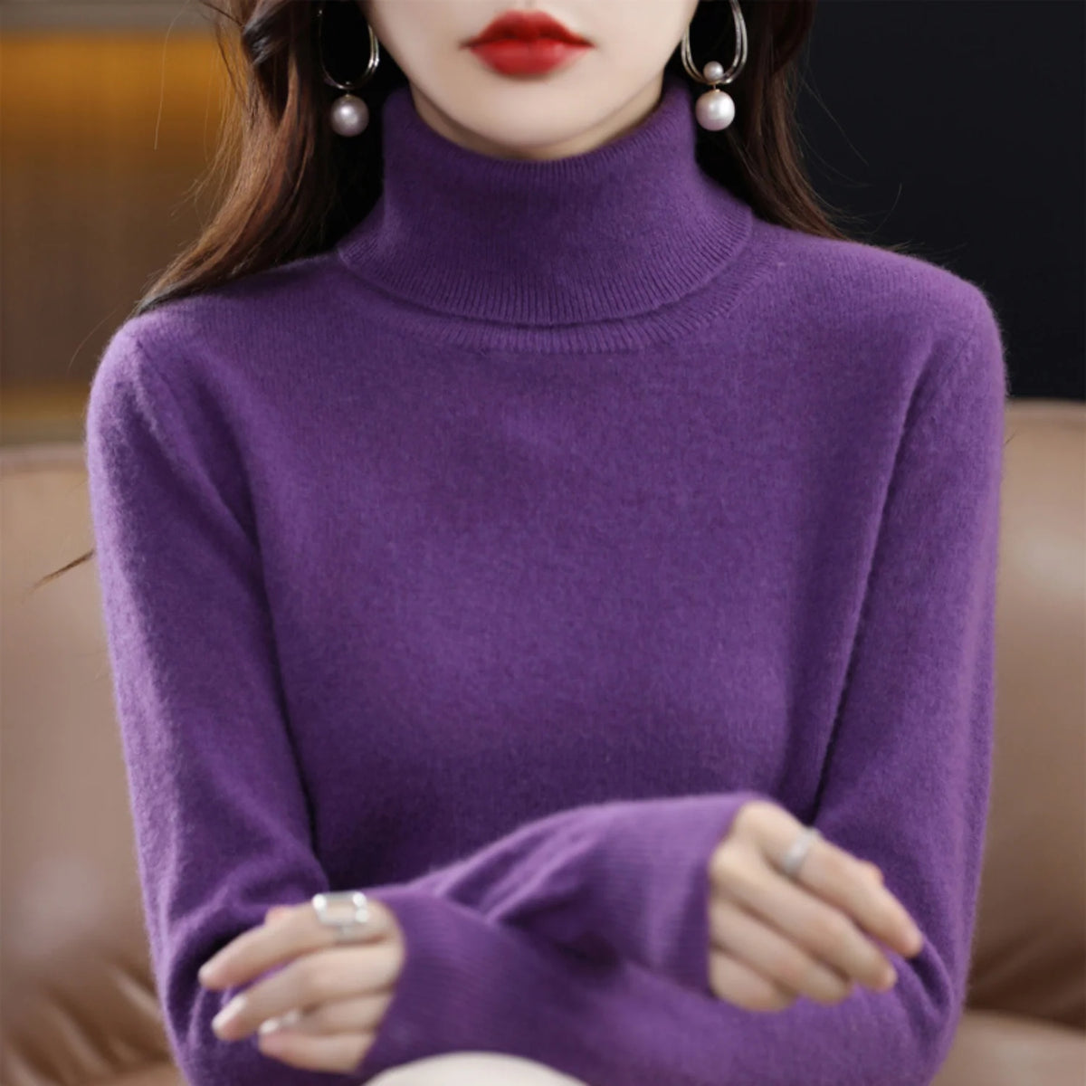 Mock Neck Sweater with a Plain Knit and a Straight Cut