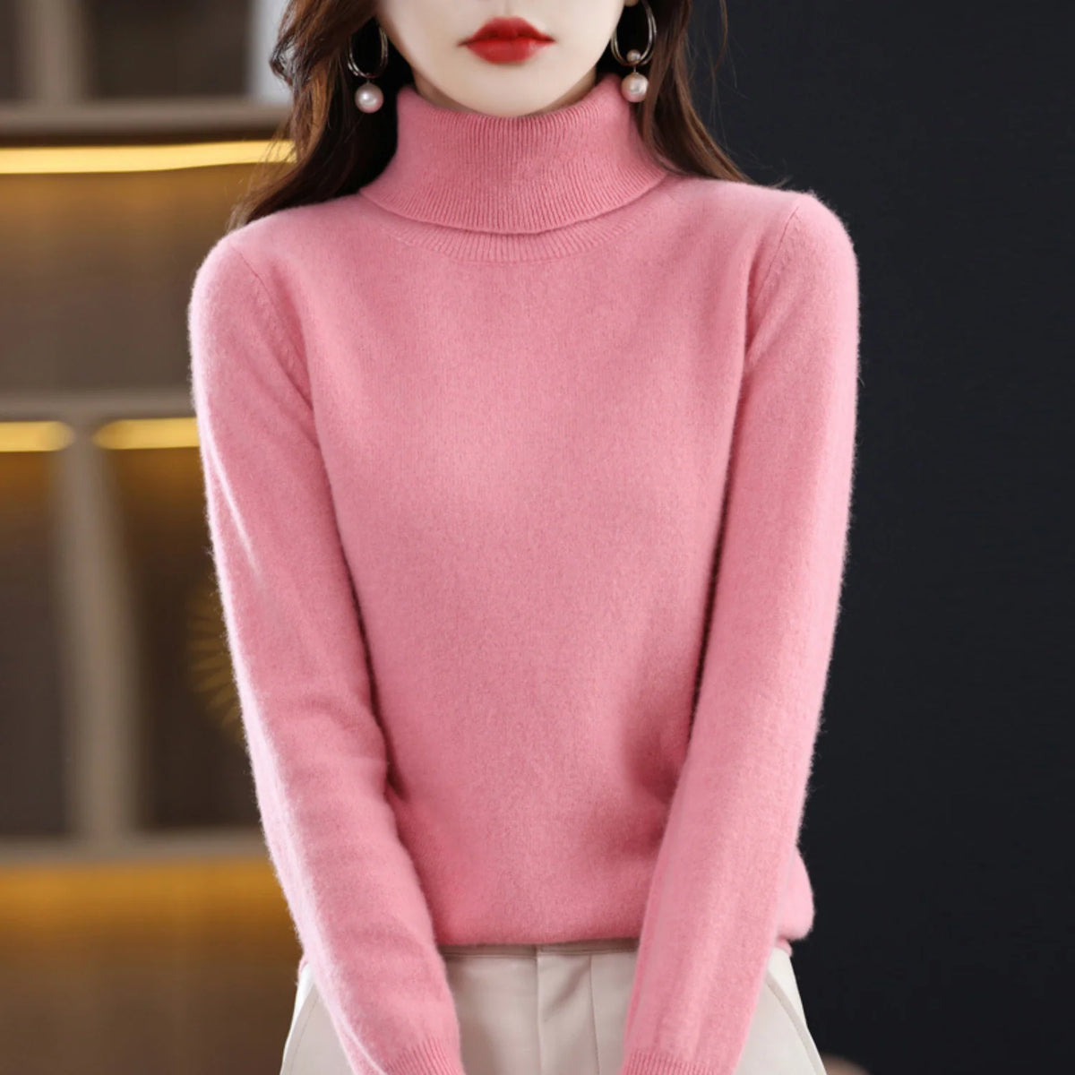 Mock Neck Sweater with a Plain Knit and a Straight Cut