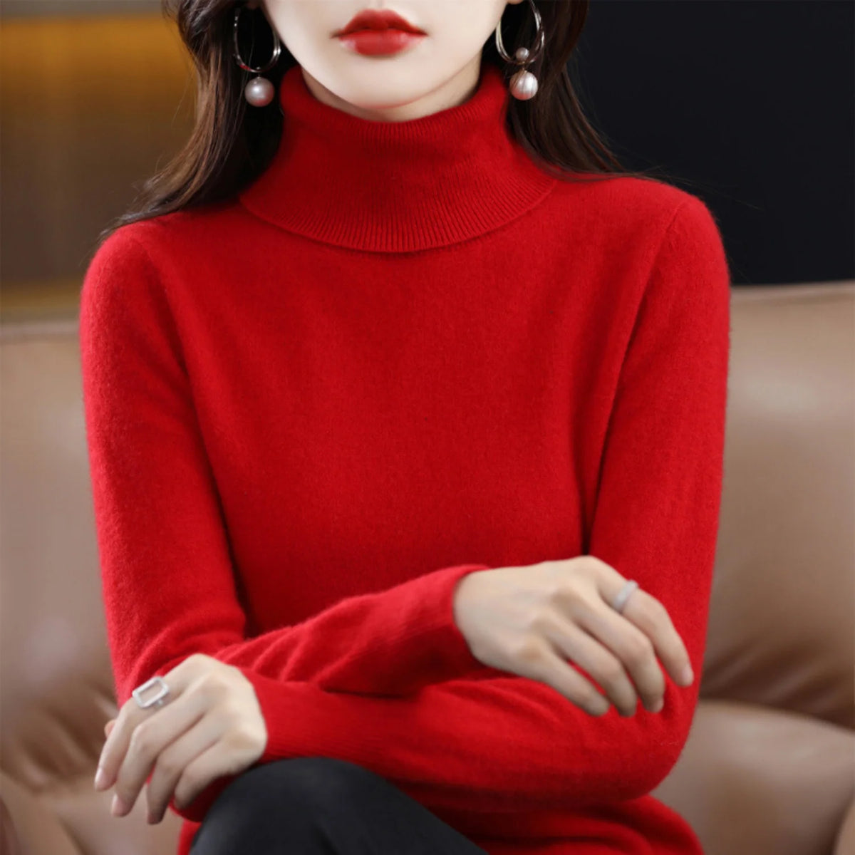 Mock Neck Sweater with a Plain Knit and a Straight Cut