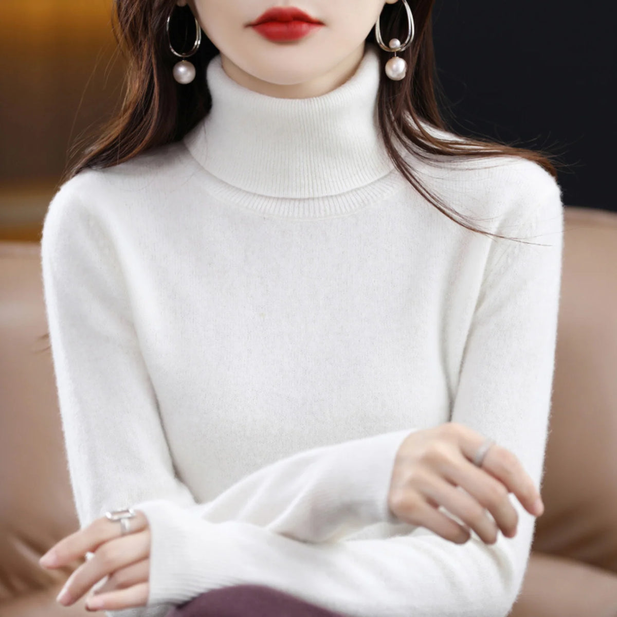 Mock Neck Sweater with a Plain Knit and a Straight Cut