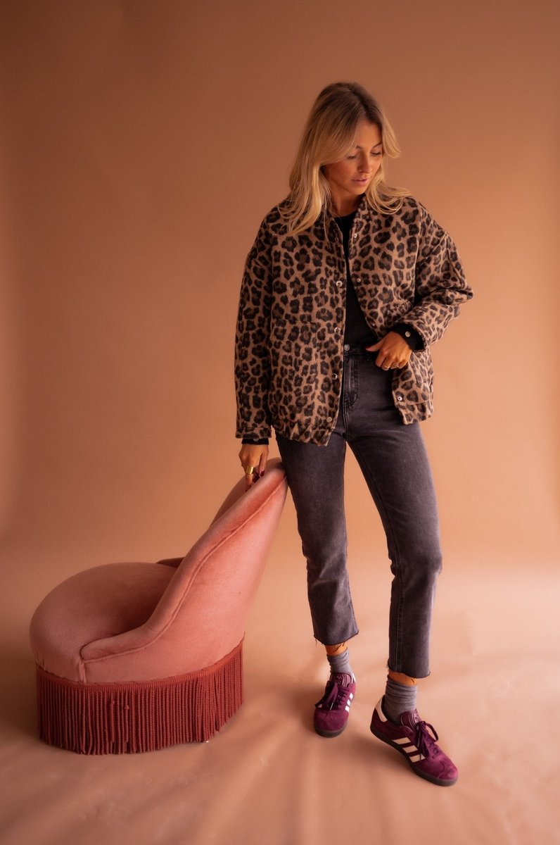 Oversized Quilted Jacket with a Snap Front and Snap-Button Cuffs 4