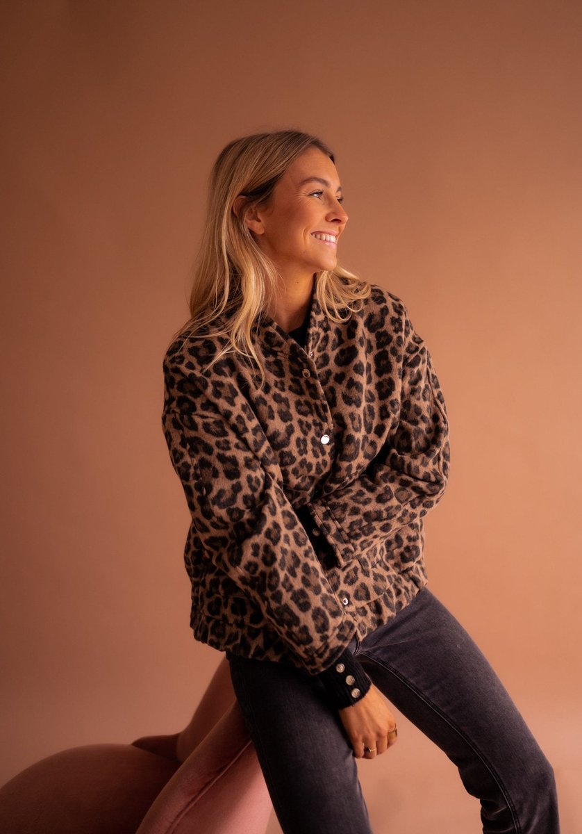 Oversized Quilted Jacket with a Snap Front and Snap-Button Cuffs 6