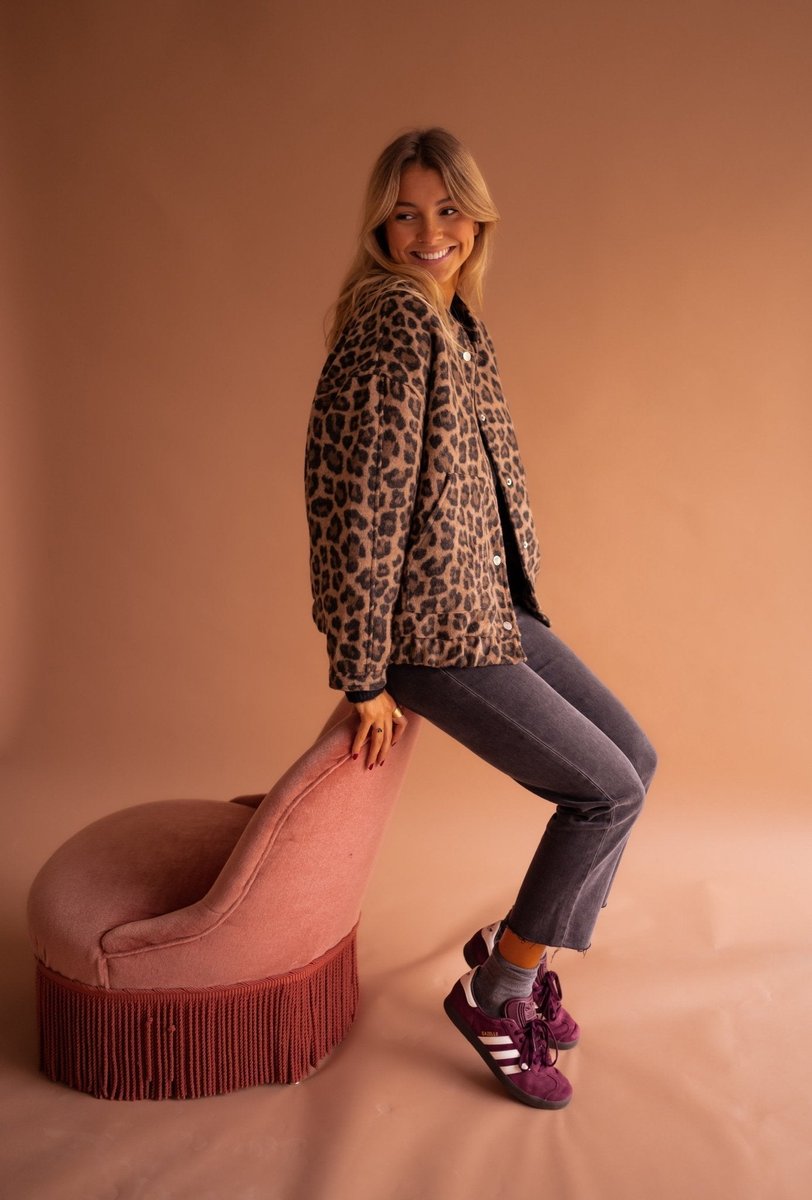 Oversized Quilted Jacket with a Snap Front and Snap-Button Cuffs 7