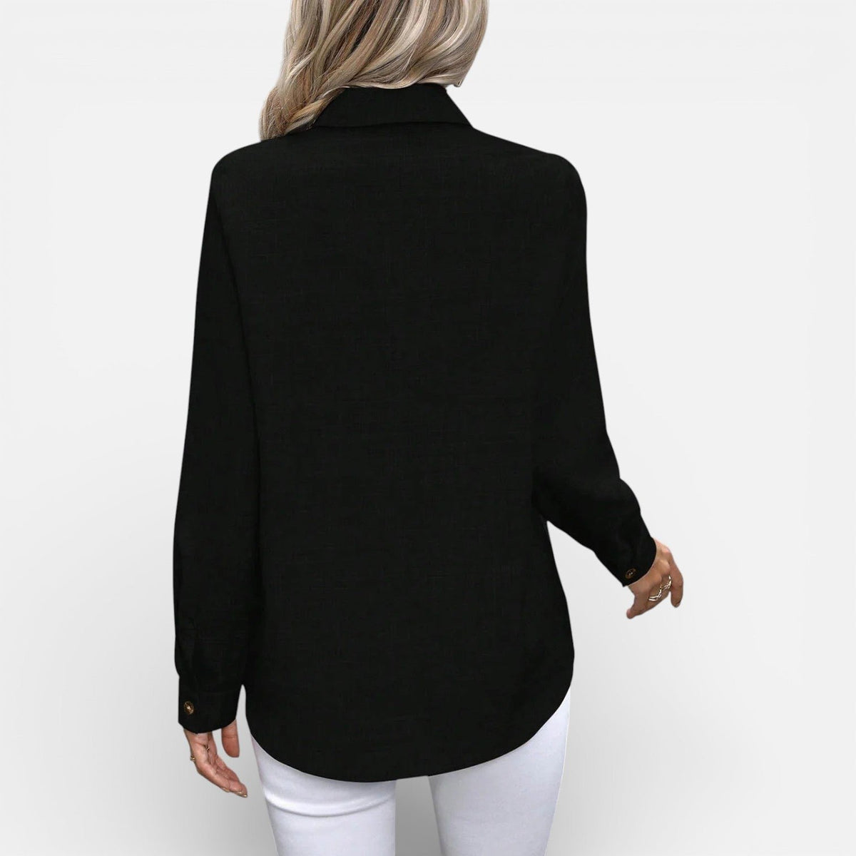 Long Sleeve Button-Up Shirt with a Classic Collar and Relaxed Fit