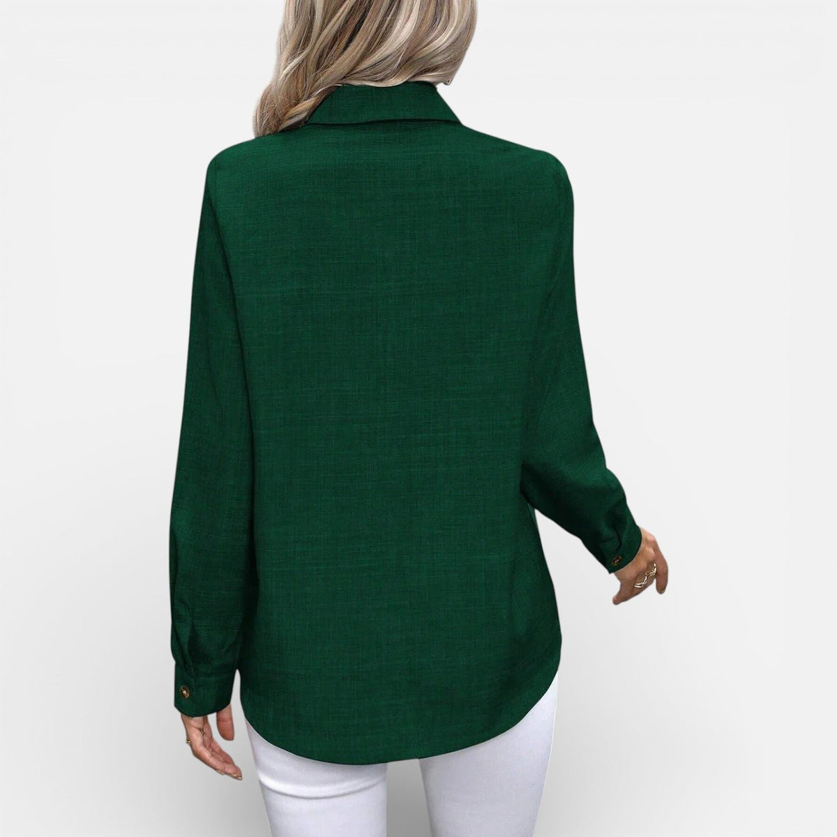 Long Sleeve Button-Up Shirt with a Classic Collar and Relaxed Fit