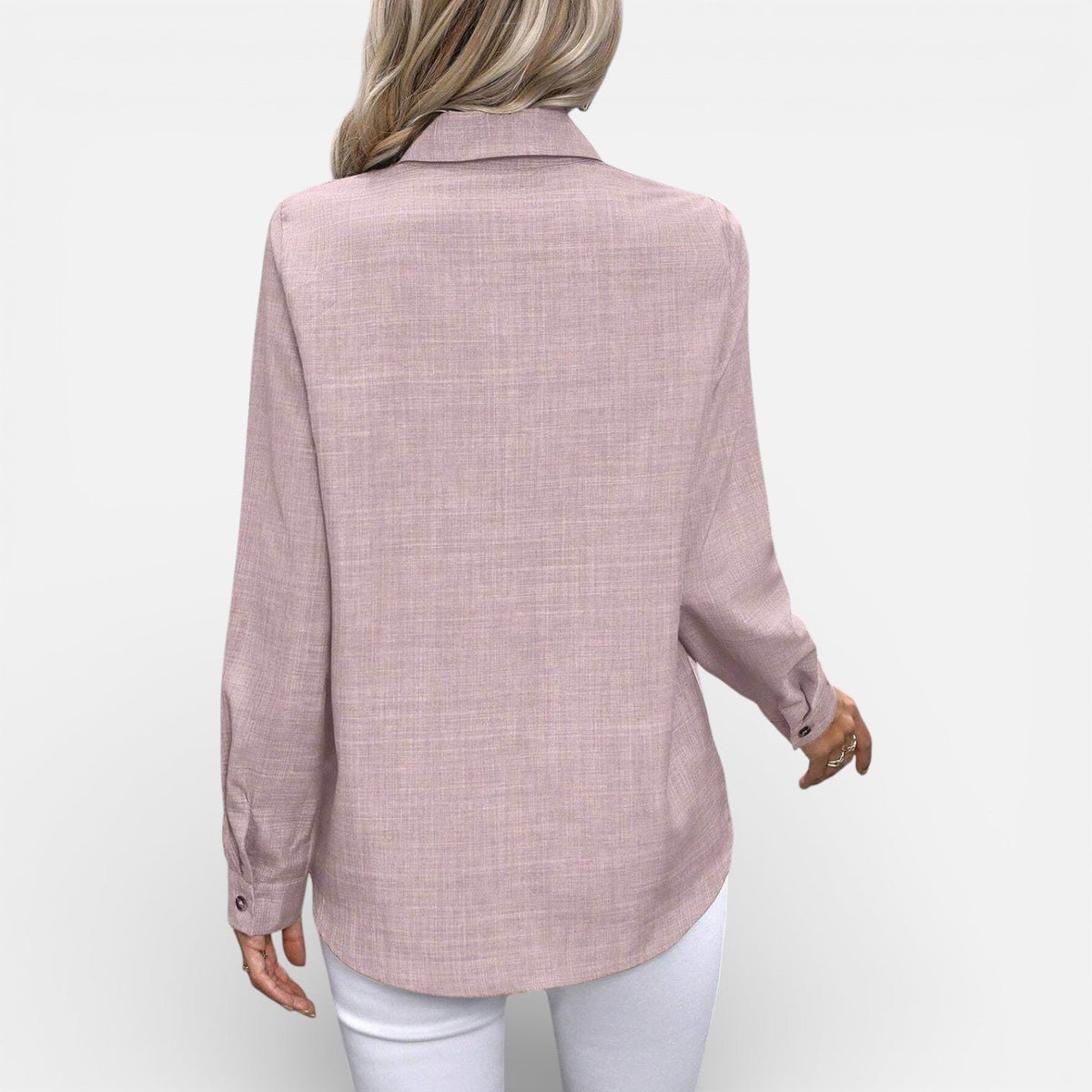 Long Sleeve Button-Up Shirt with a Classic Collar and Relaxed Fit