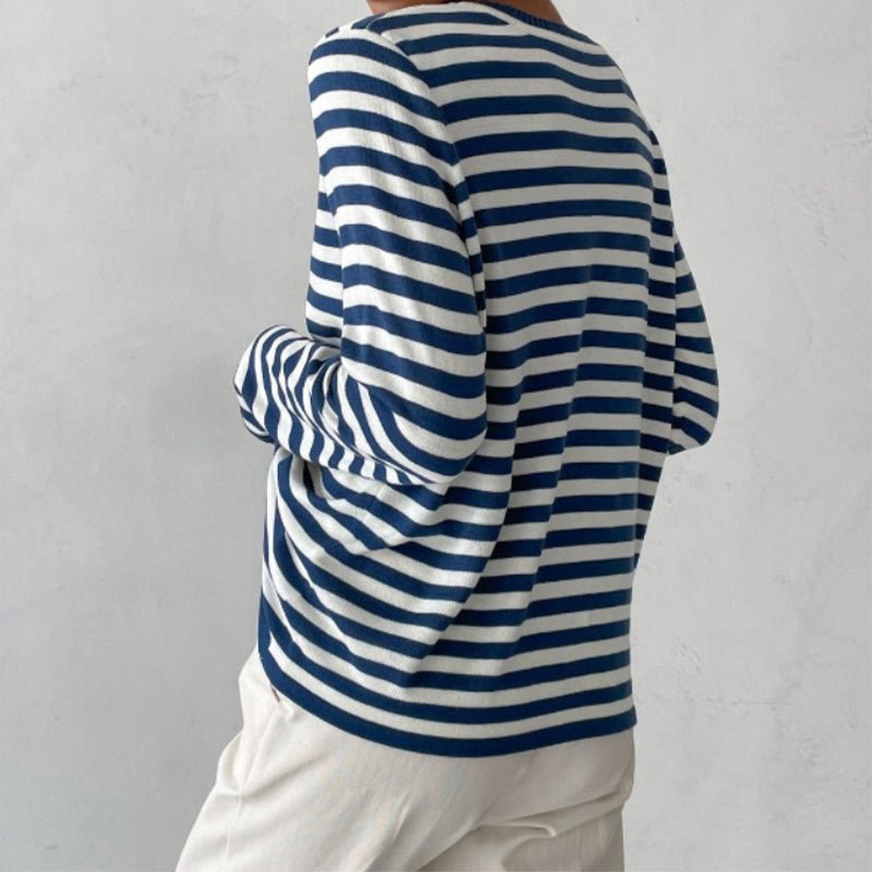 Relaxed Striped Sweater with a Crew Neck and Long Sleeves