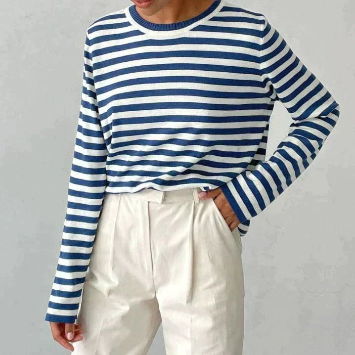 Relaxed Striped Sweater with a Crew Neck and Long Sleeves